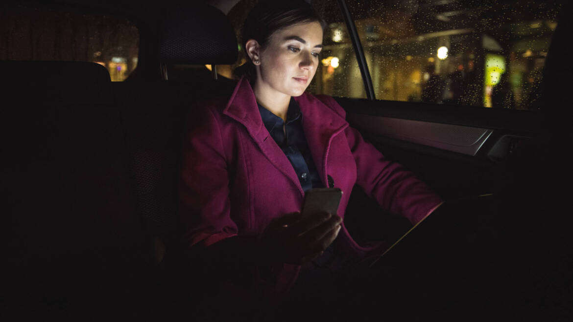 Late-Night & Early Airport Taxis: Yateley to Luton Guide