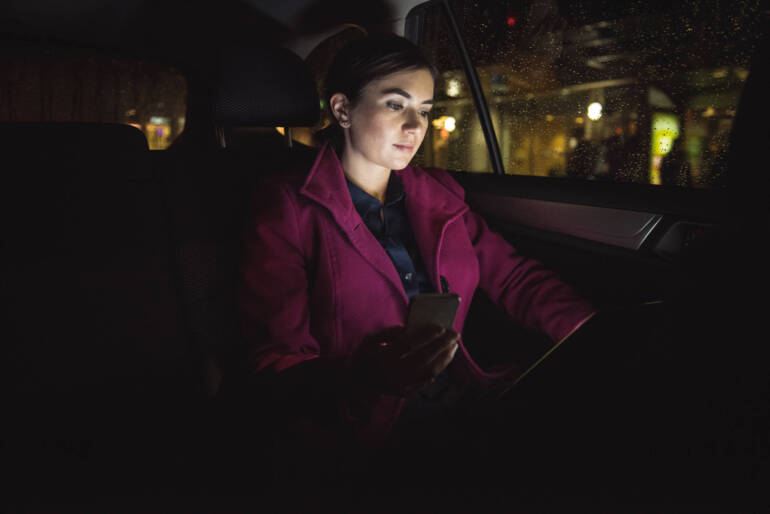 Late-Night & Early Airport Taxis: Yateley to Luton Guide