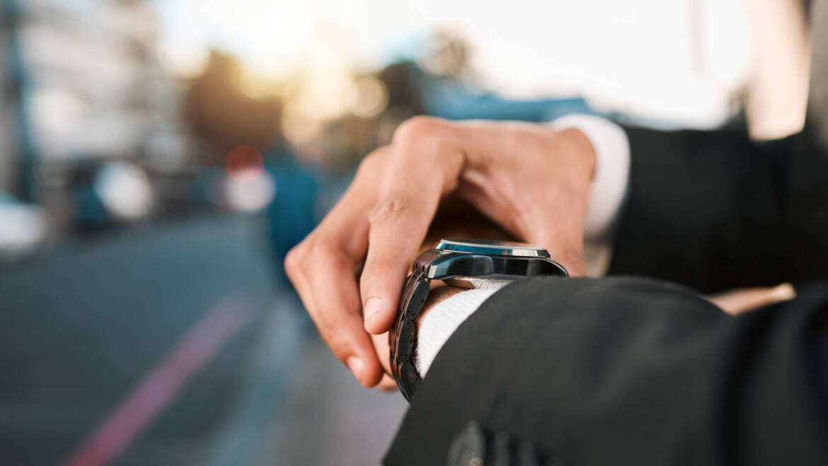 Early Flights? Taxi Yateley to Gatwick On Time