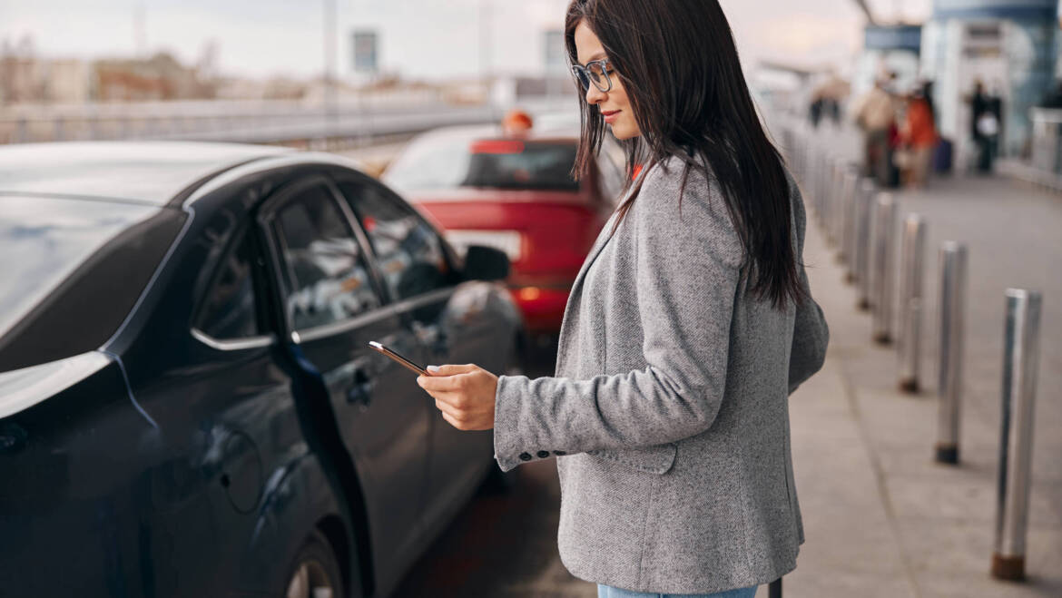 Easy Taxi Booking from Yateley to Southampton Airport