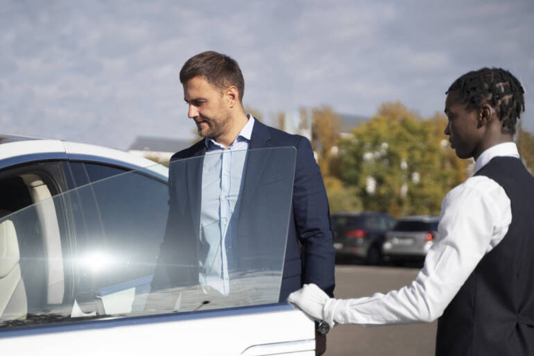 Taxi vs Rideshare from Yateley to Farnborough Airport
