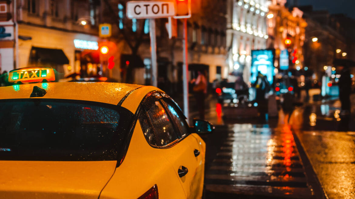 5 Reasons to Pre-Book Yateley to Southampton Taxi